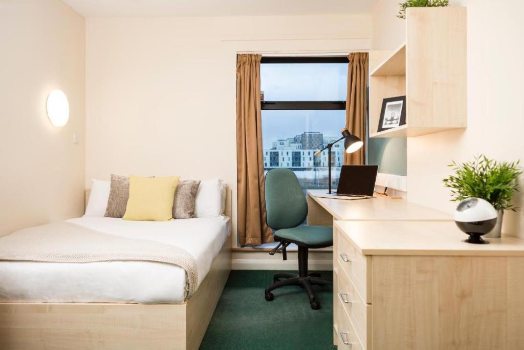 Arena Village Leeds  Bagian luar foto